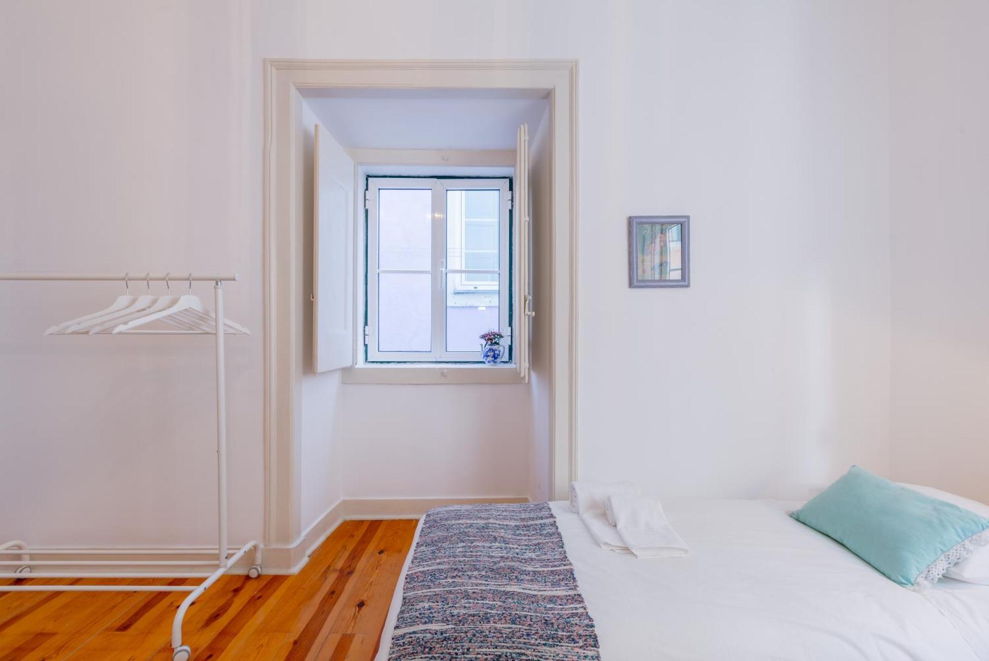Spacious, Bright And Sunny Apartment, By Timecooler Lisbon Exterior photo