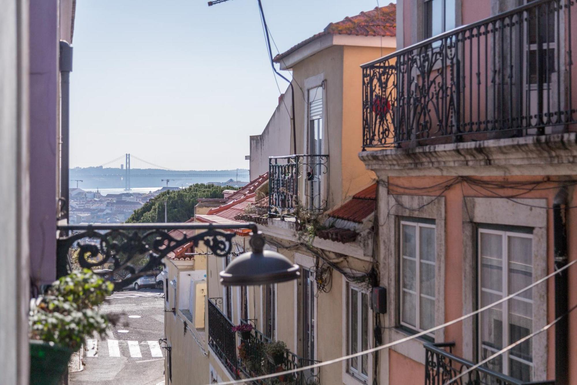 Spacious, Bright And Sunny Apartment, By Timecooler Lisbon Exterior photo