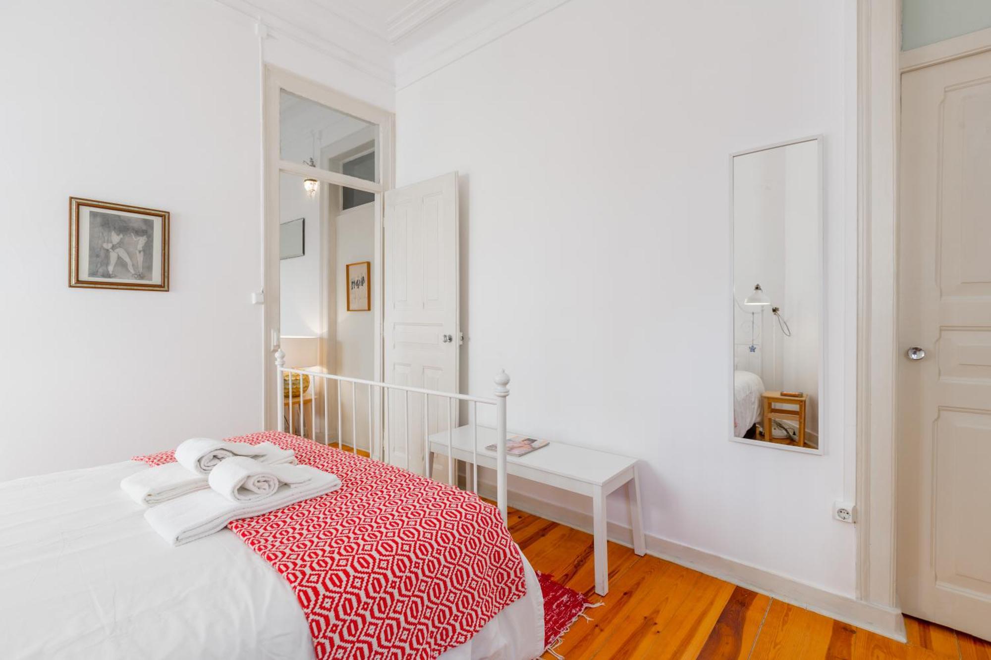 Spacious, Bright And Sunny Apartment, By Timecooler Lisbon Exterior photo